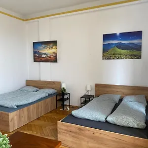 Vintage In Old Town Apartment