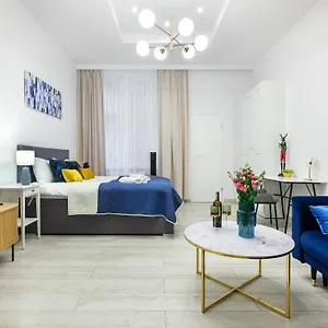 Bluebird Old Town & Wawel Hill By Vistula River - By Homelike Apartment